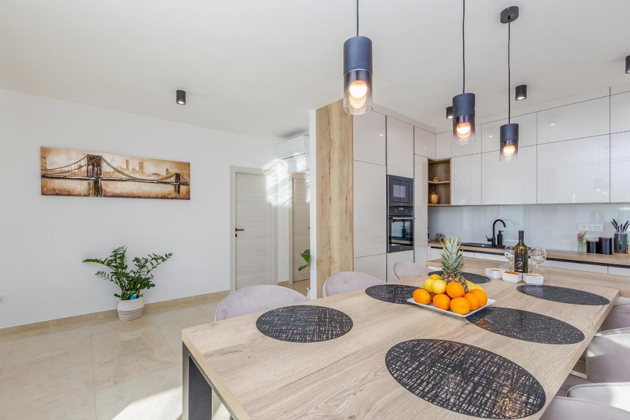 Holiday House Villa Andro Pinezići المظهر الخارجي الصورة