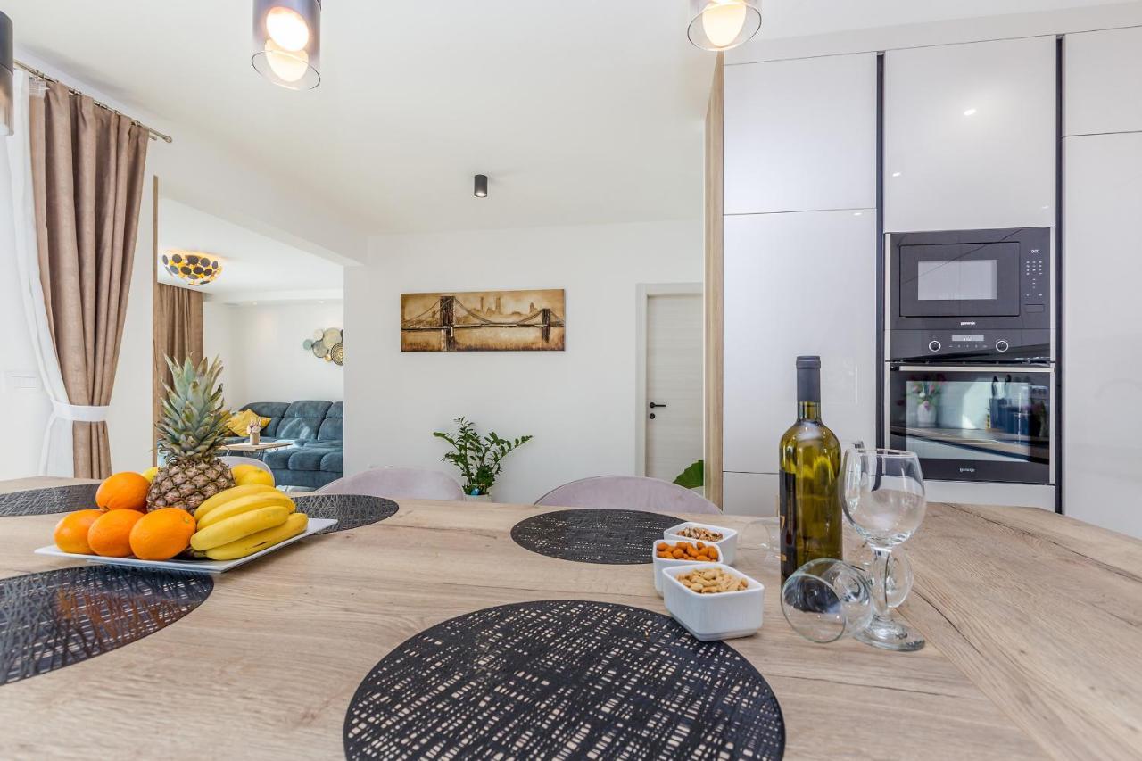 Holiday House Villa Andro Pinezići المظهر الخارجي الصورة
