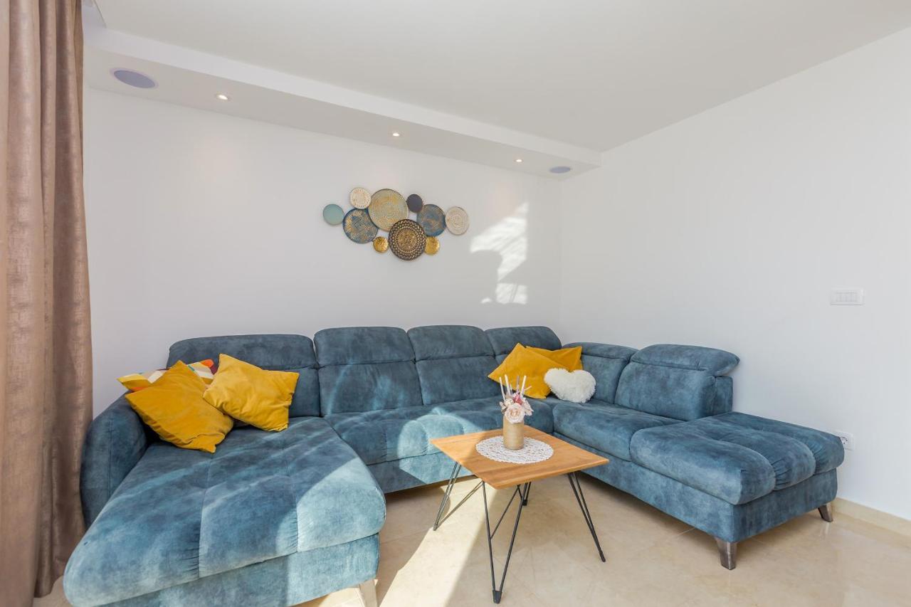 Holiday House Villa Andro Pinezići المظهر الخارجي الصورة