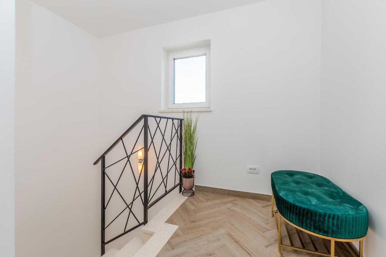 Holiday House Villa Andro Pinezići المظهر الخارجي الصورة