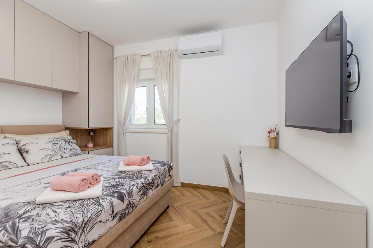 Holiday House Villa Andro Pinezići المظهر الخارجي الصورة