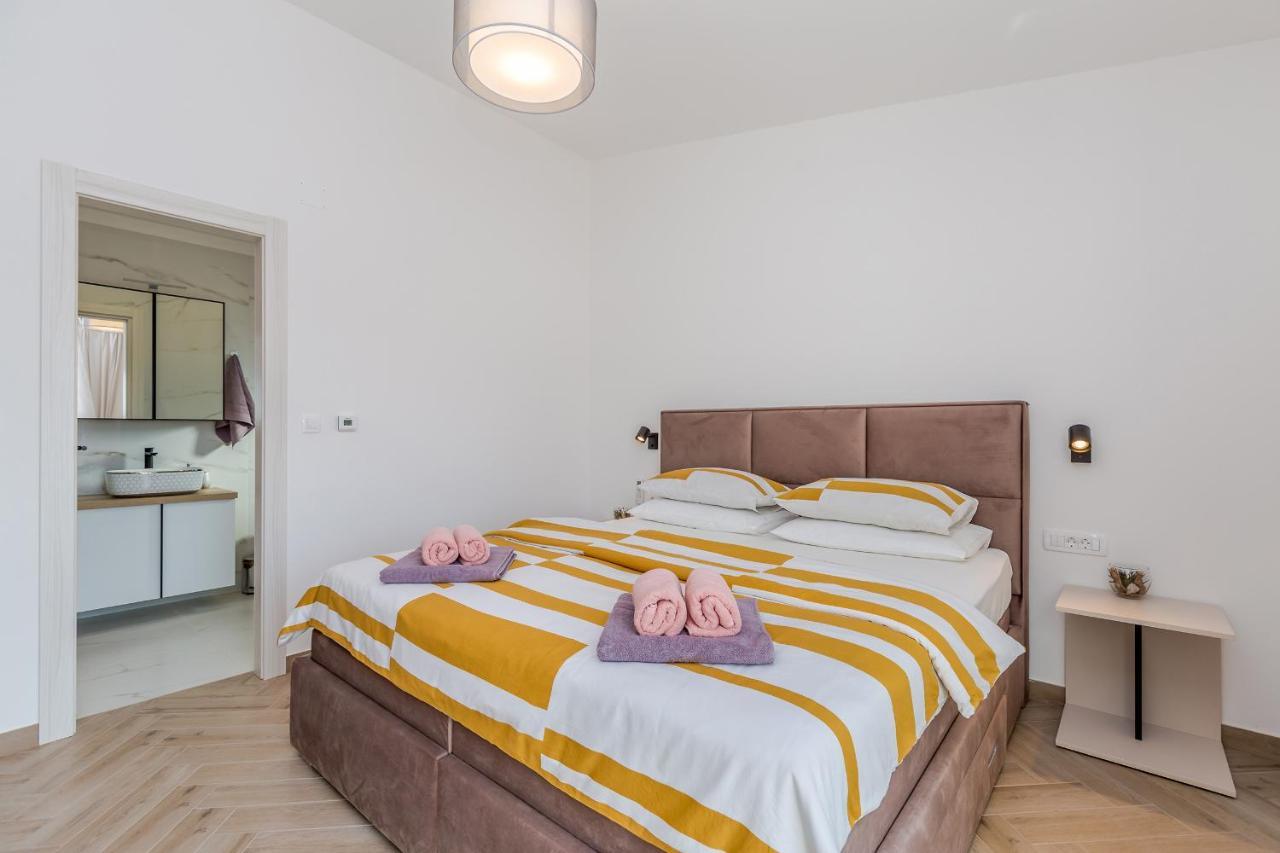 Holiday House Villa Andro Pinezići المظهر الخارجي الصورة